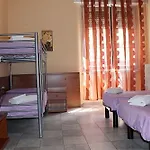 Valley Hotel *