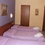Valley Hotel *