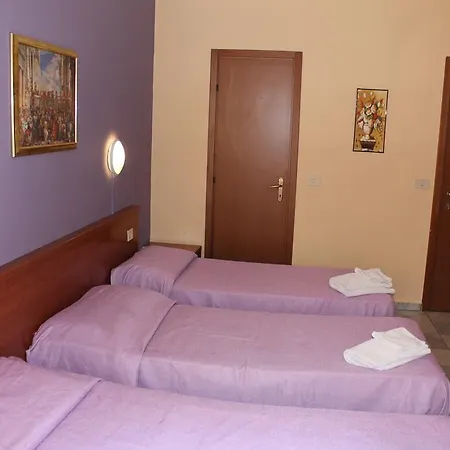 Valley Hotel *